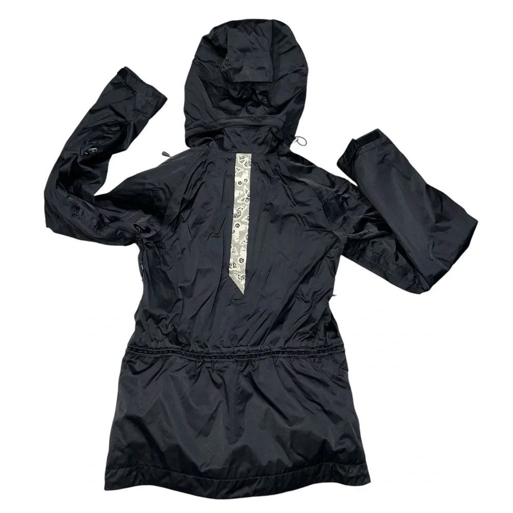 Nike ACG Nike Fit Storm Black Satin Waterproof Jacket Women’s size XS